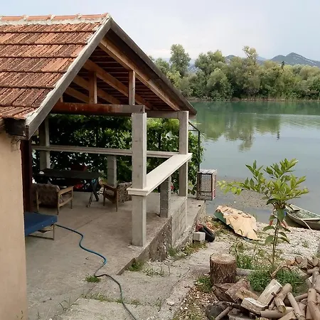 Skadar Lake Radinovic アパート