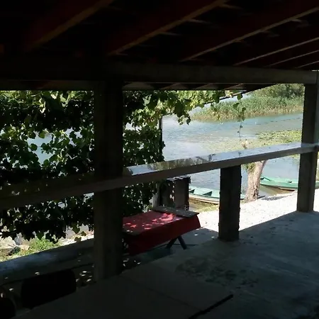 Skadar Lake Radinovic アパート ポドゴリツァ